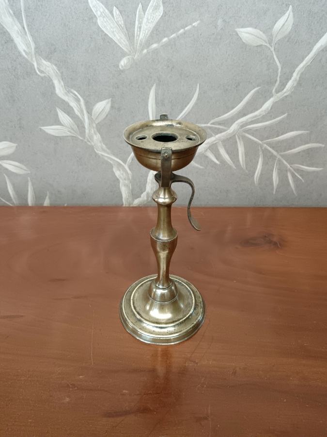 antique brass oil lamp with a gimbaled (swiveling) bowl (5).jpg